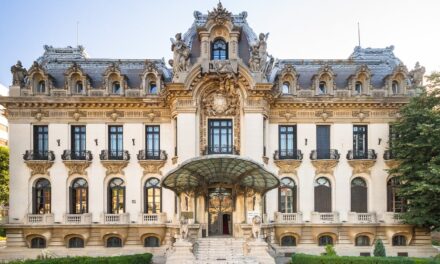 A început restaurarea Palatului Cantacuzino din București
