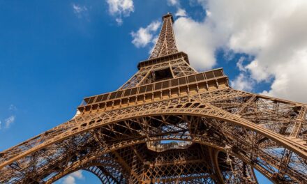 ”Eiffel”, o carte despre arhitectul vizionar al turnului din Paris