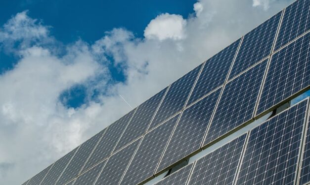 UE ar putea introduce obligativitatea dotării clădirilor noi cu panouri solare